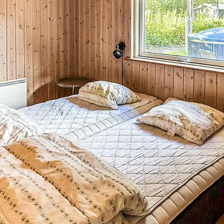 Hébergement de vacances Stunning In Vaeggerlose With Sauna *