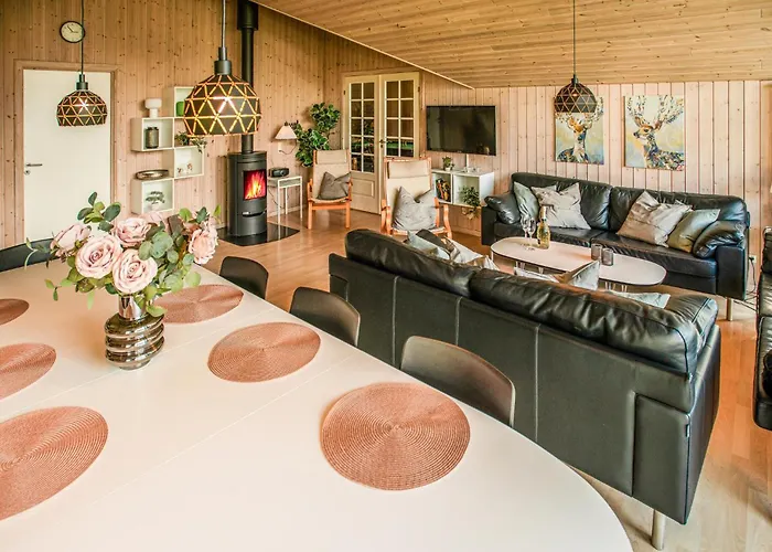 Stunning In Vaeggerlose With Sauna Hébergement de vacances Bøtø By